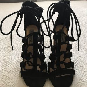 Steve Madden Black & Wood Tassel Heels